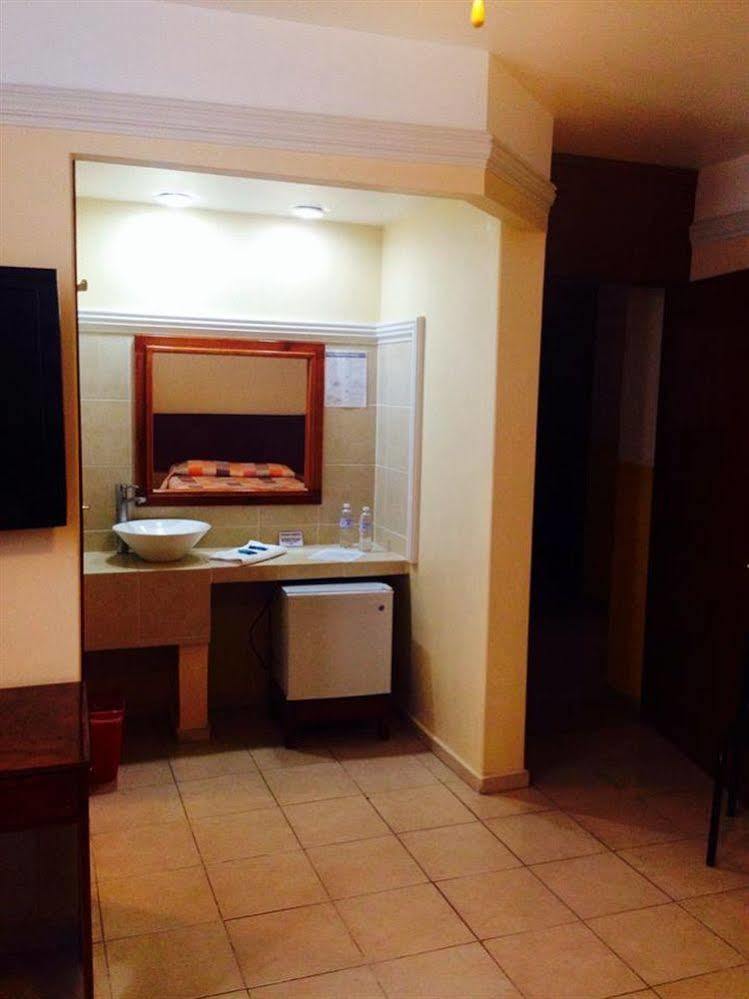 Hotel Hc Celaya  Dış mekan fotoğraf